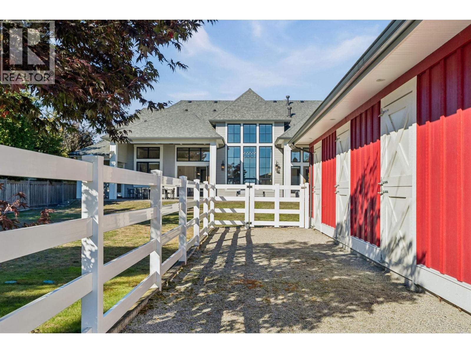 7628 Steveston Highway Property Photo 36