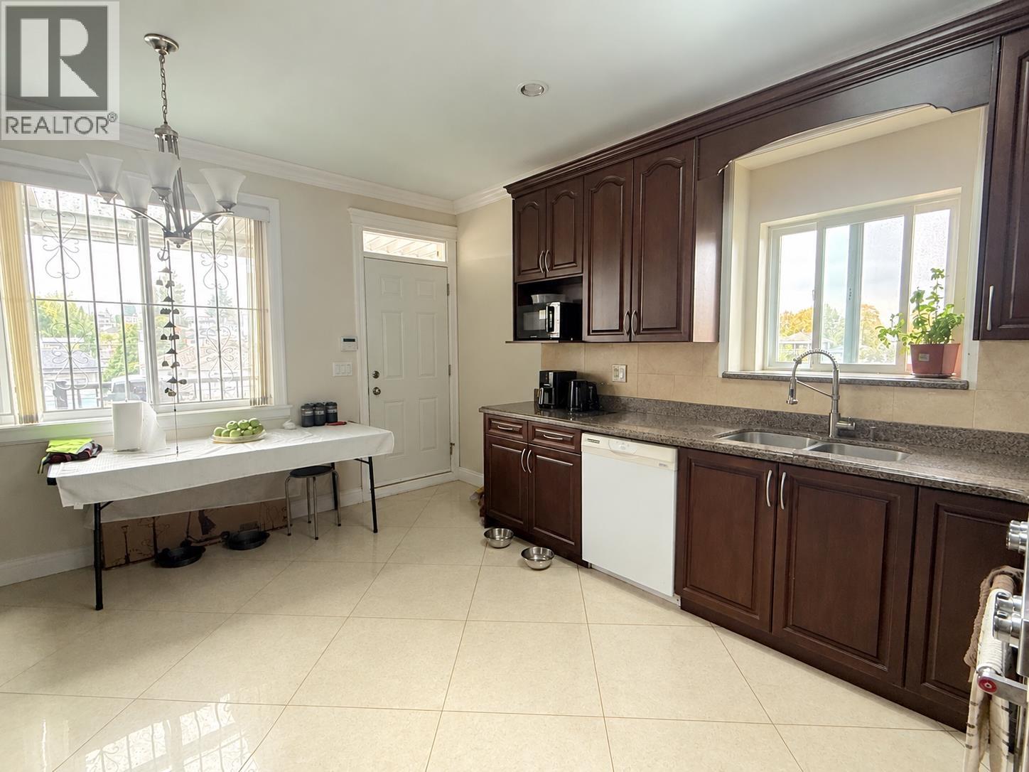 5421 Fleming Street Property Photo 7