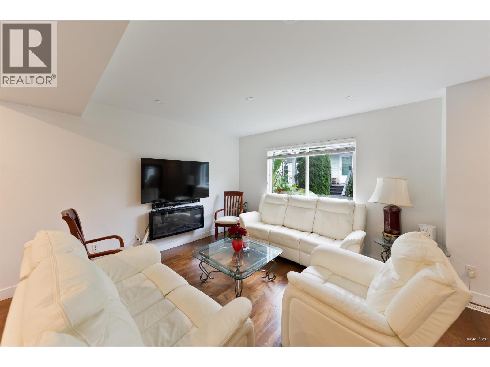 2 8745 Government Street Property Photo 3