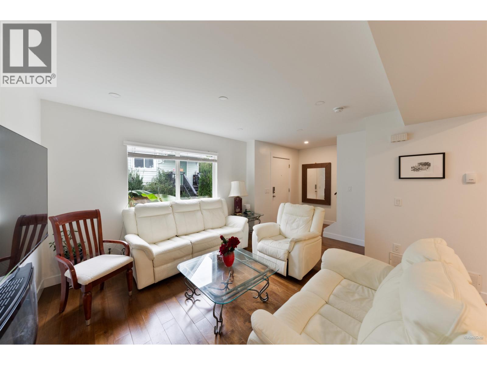 2 8745 Government Street Property Photo 4