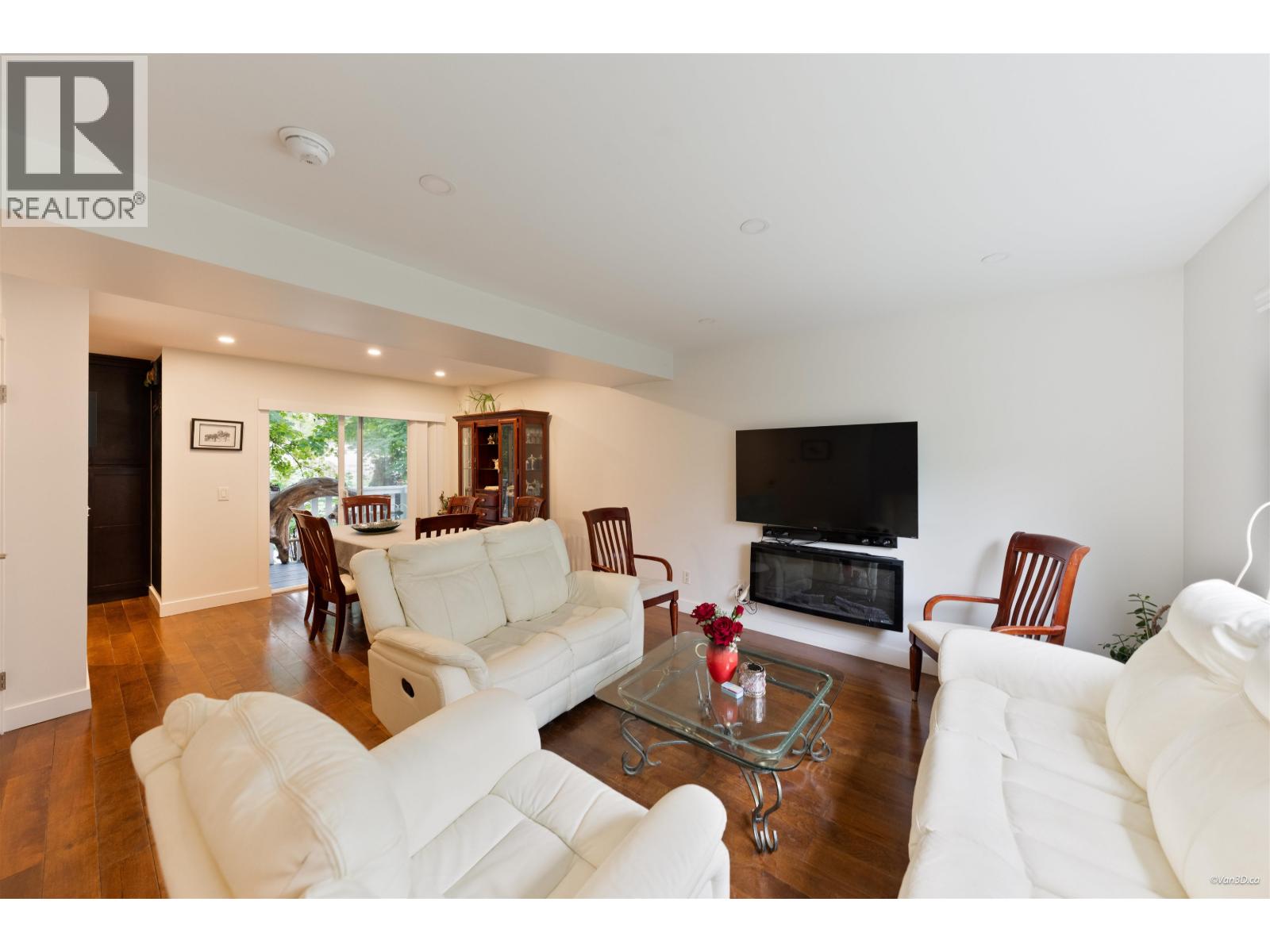 2 8745 Government Street Property Photo 6