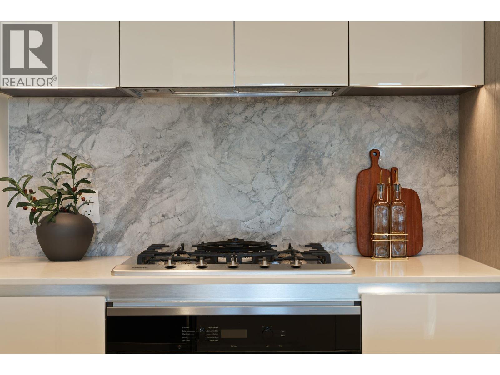 1610 1111 Richards Street Property Photo 4