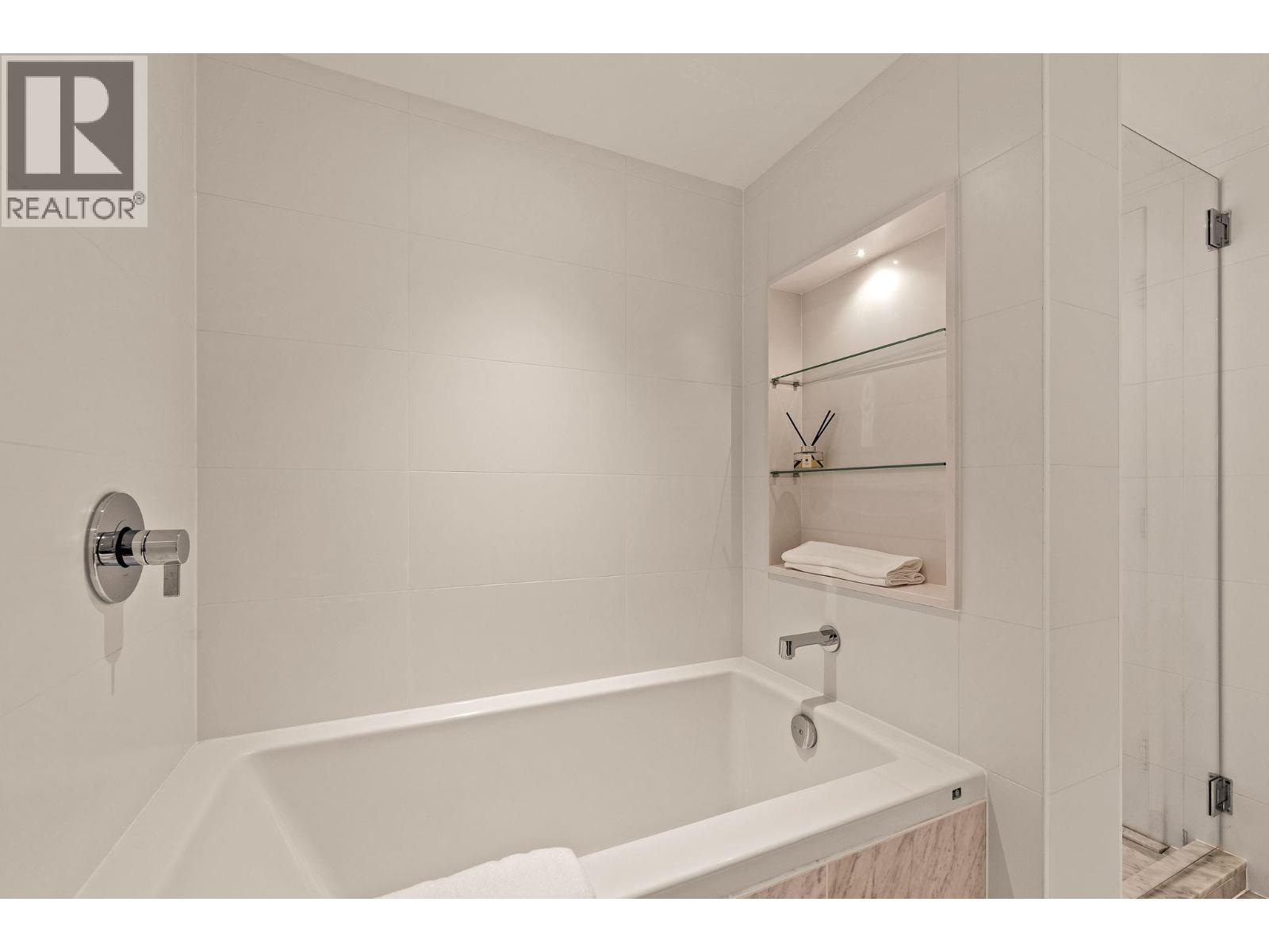 1610 1111 Richards Street Property Photo 14