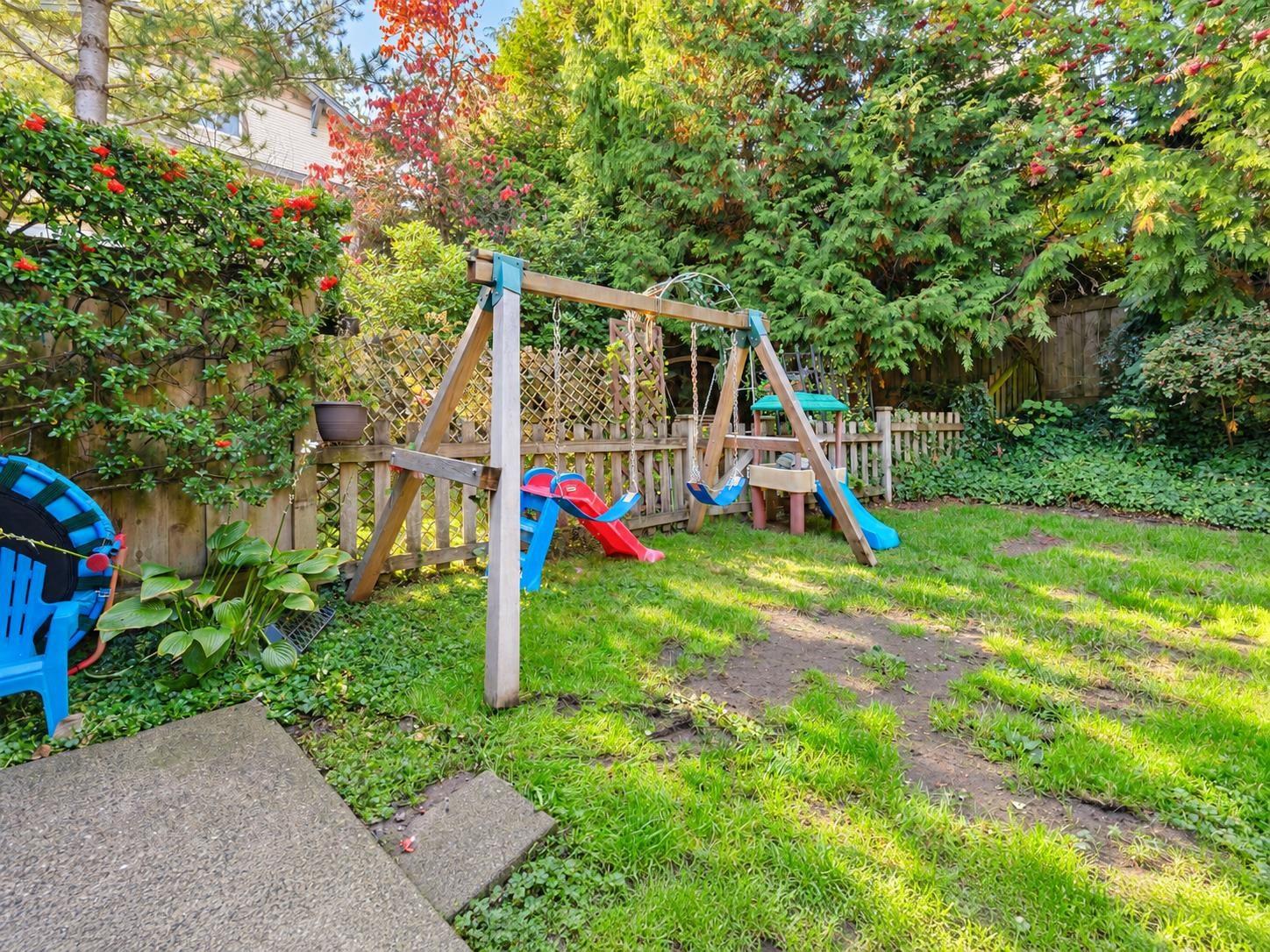 33 5839 Panorama Drive Property Photo 22