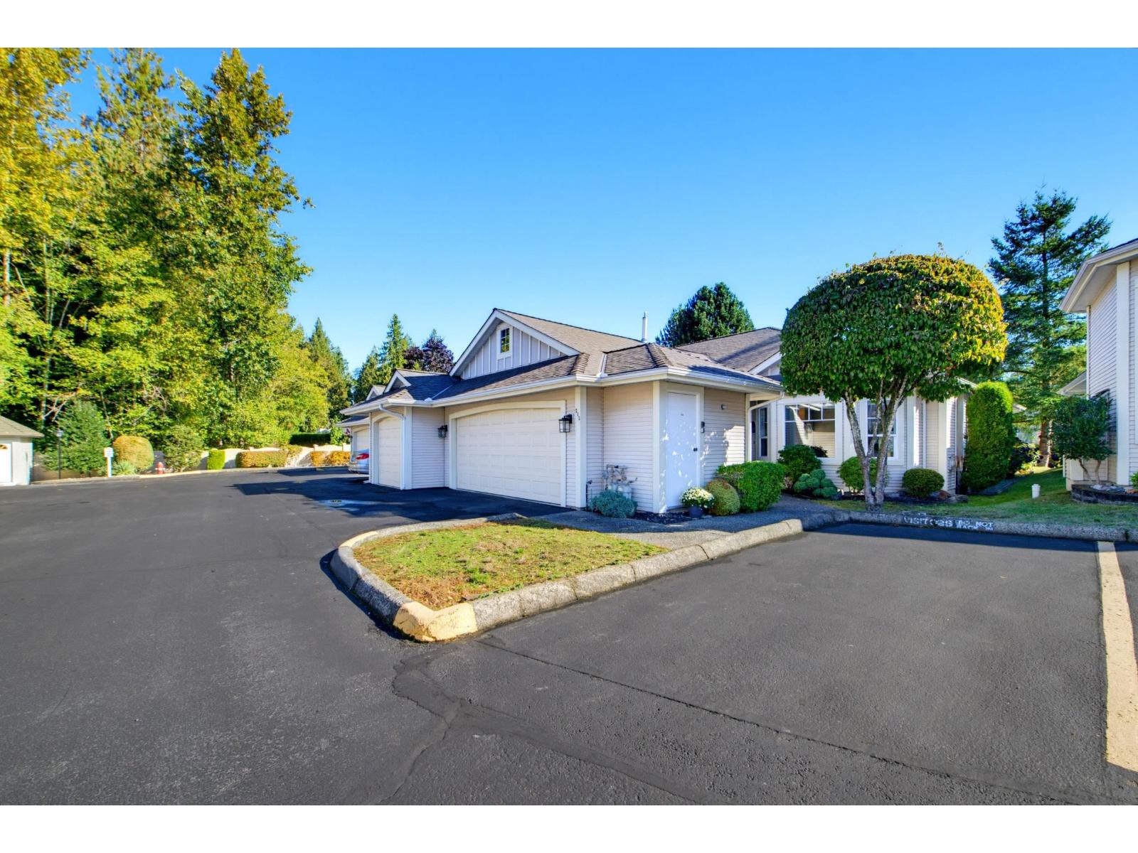 215 20655 88 Avenue Property Photo 2