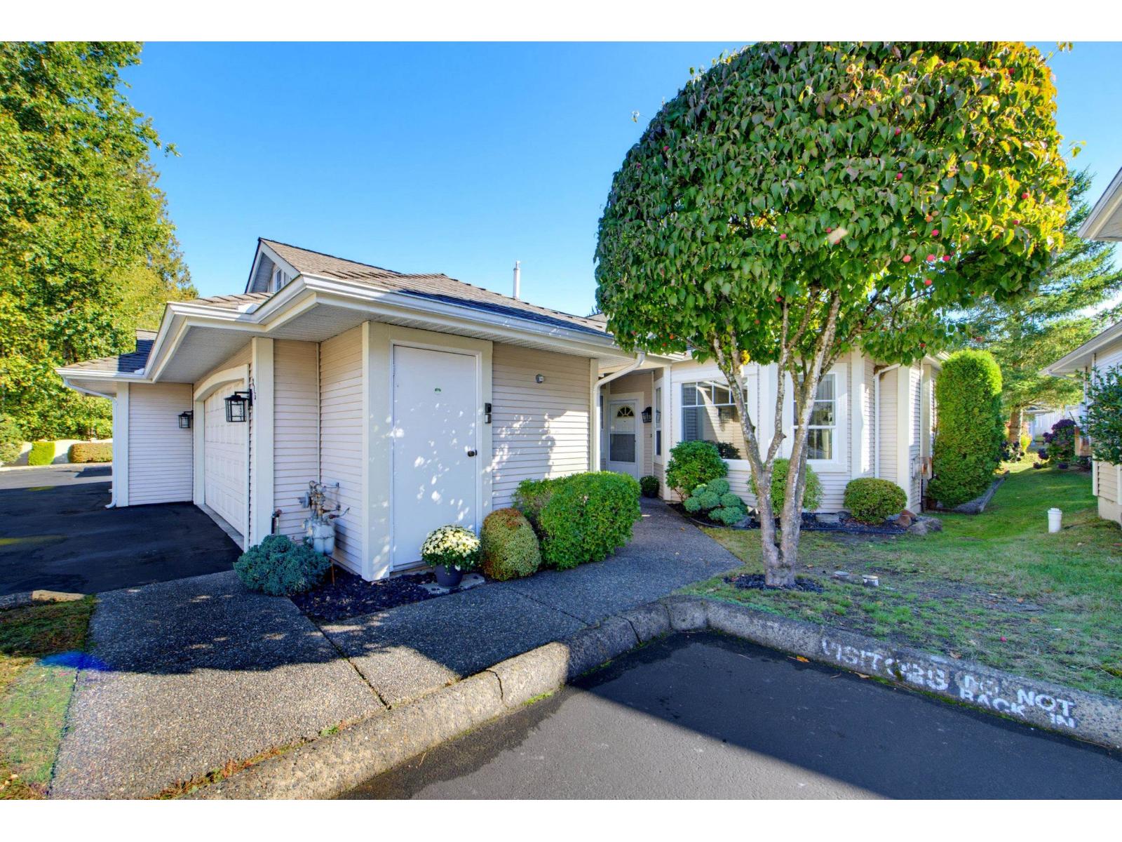 215 20655 88 Avenue Property Photo 4