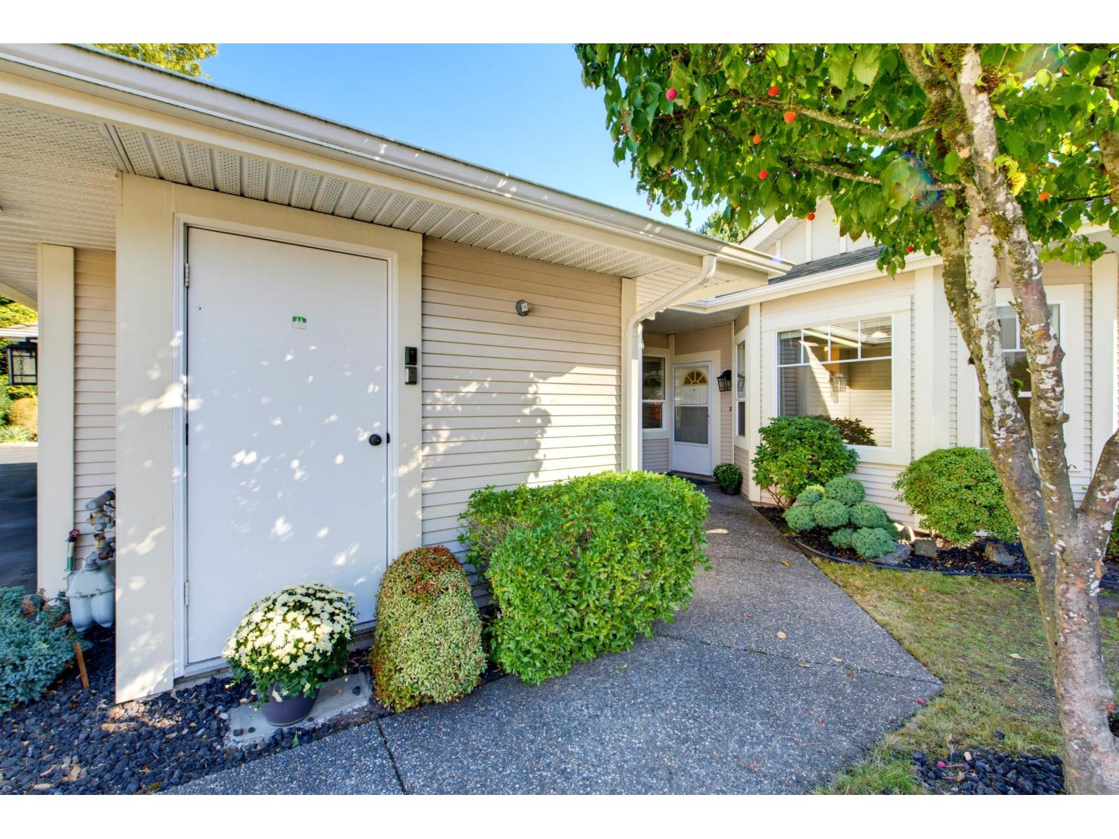 215 20655 88 Avenue Property Photo 6