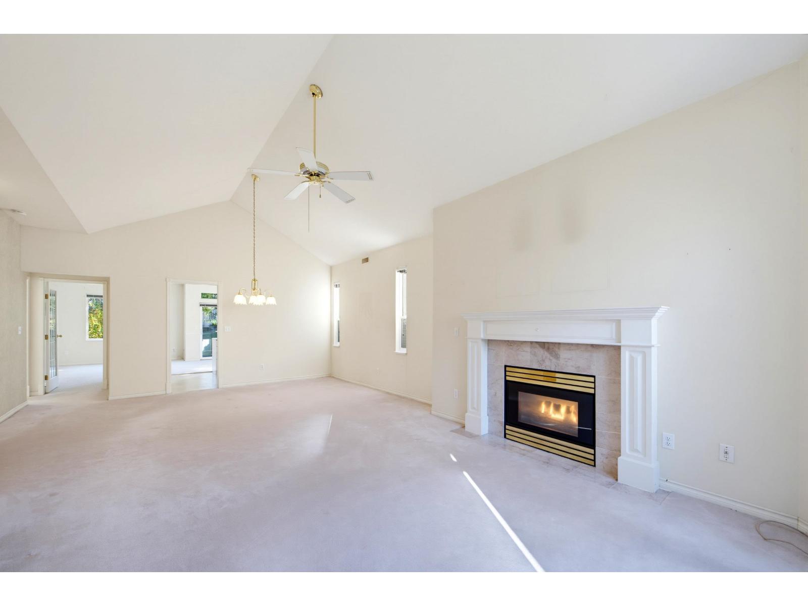 215 20655 88 Avenue Property Photo 14