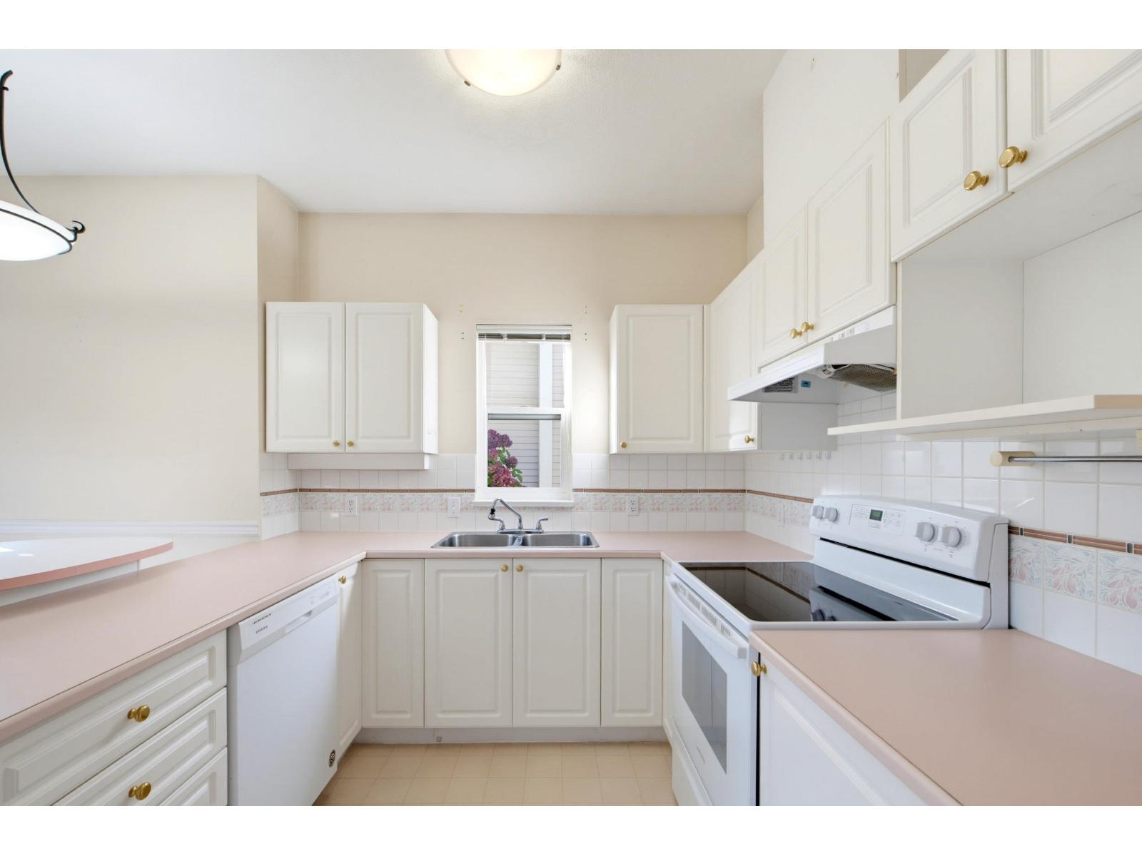 215 20655 88 Avenue Property Photo 20