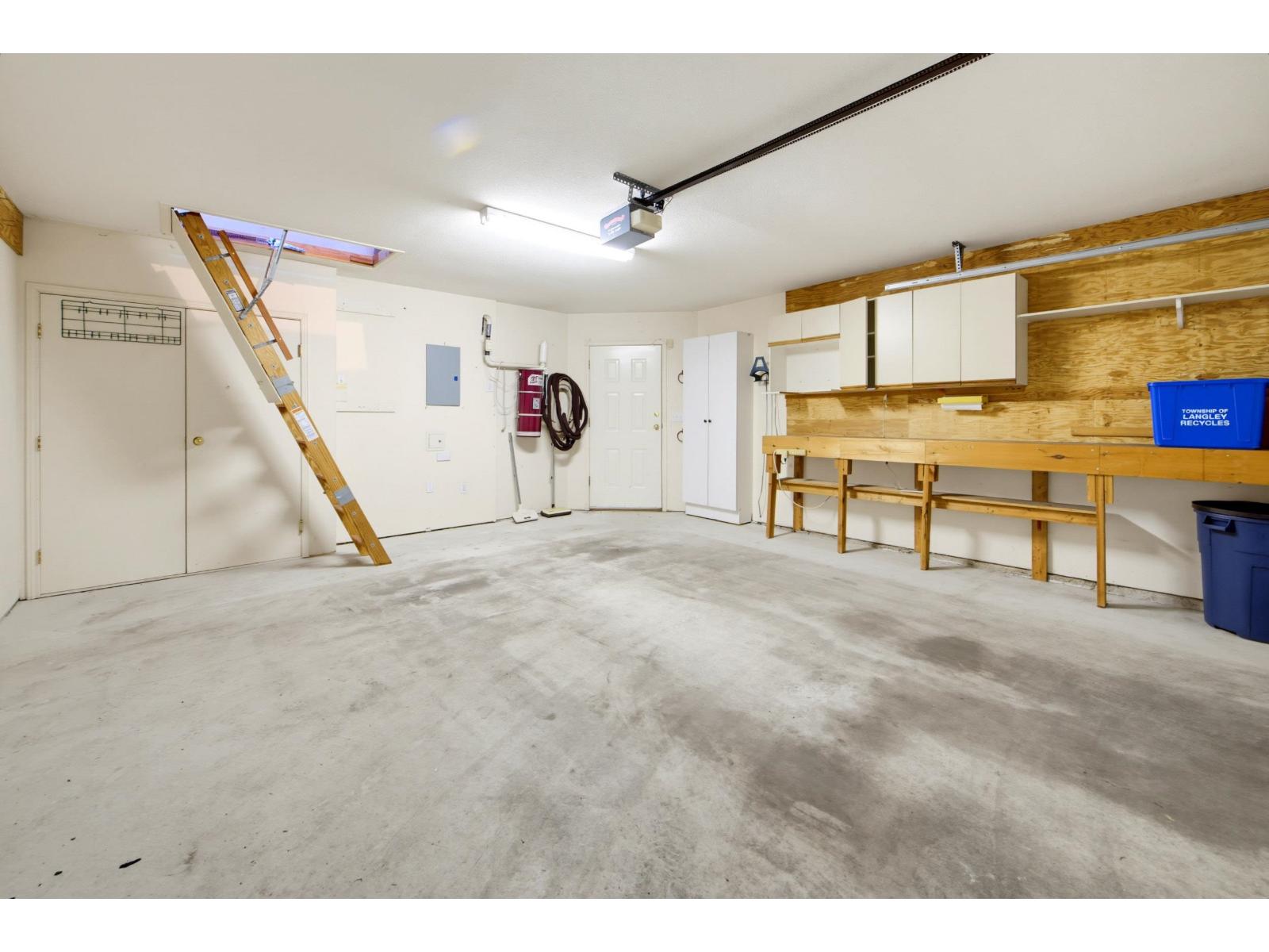 215 20655 88 Avenue Property Photo 37