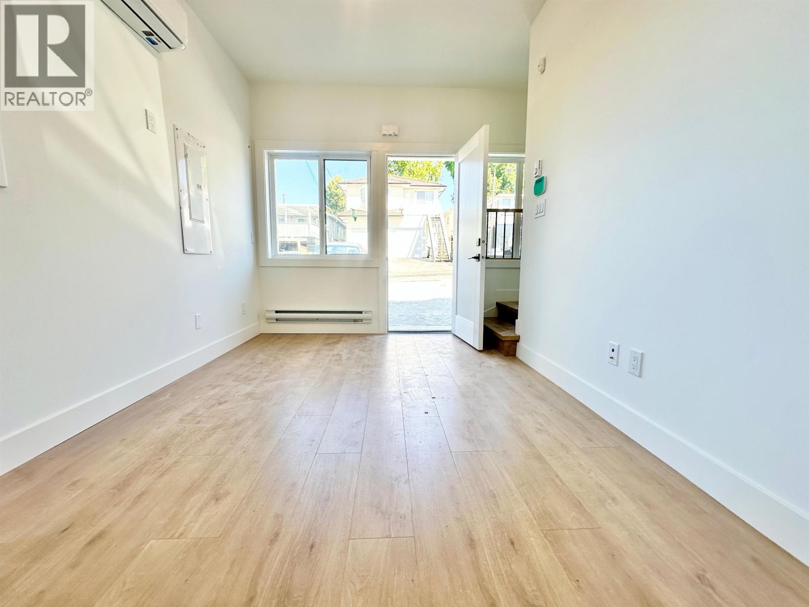 3873 Napier Street Property Photo 4