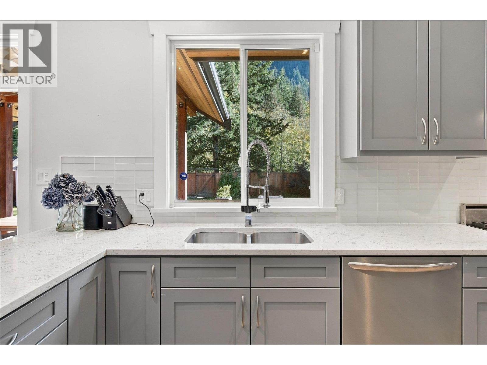 38590 Westway Avenue Property Photo 10