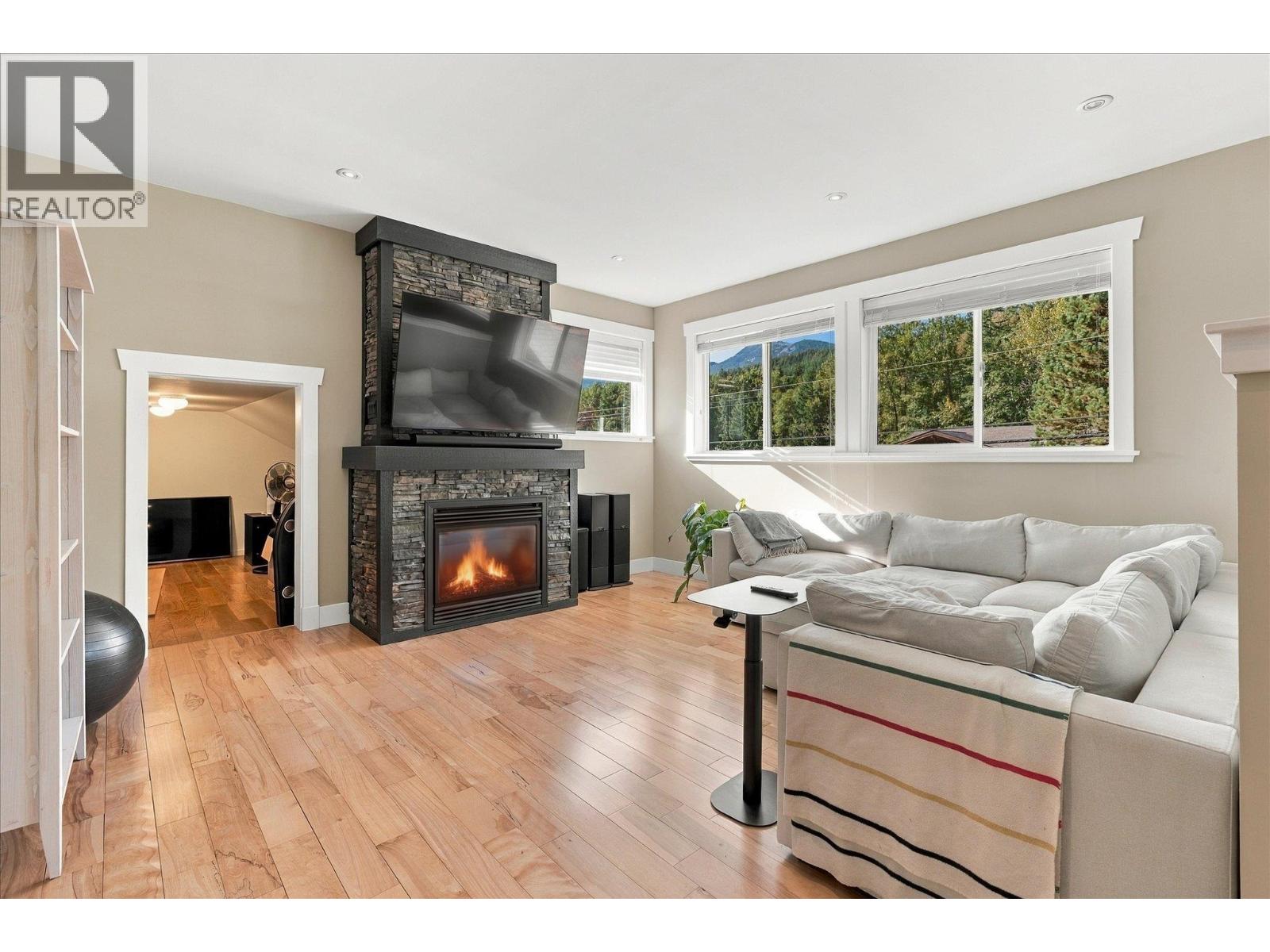 38590 Westway Avenue Property Photo 18