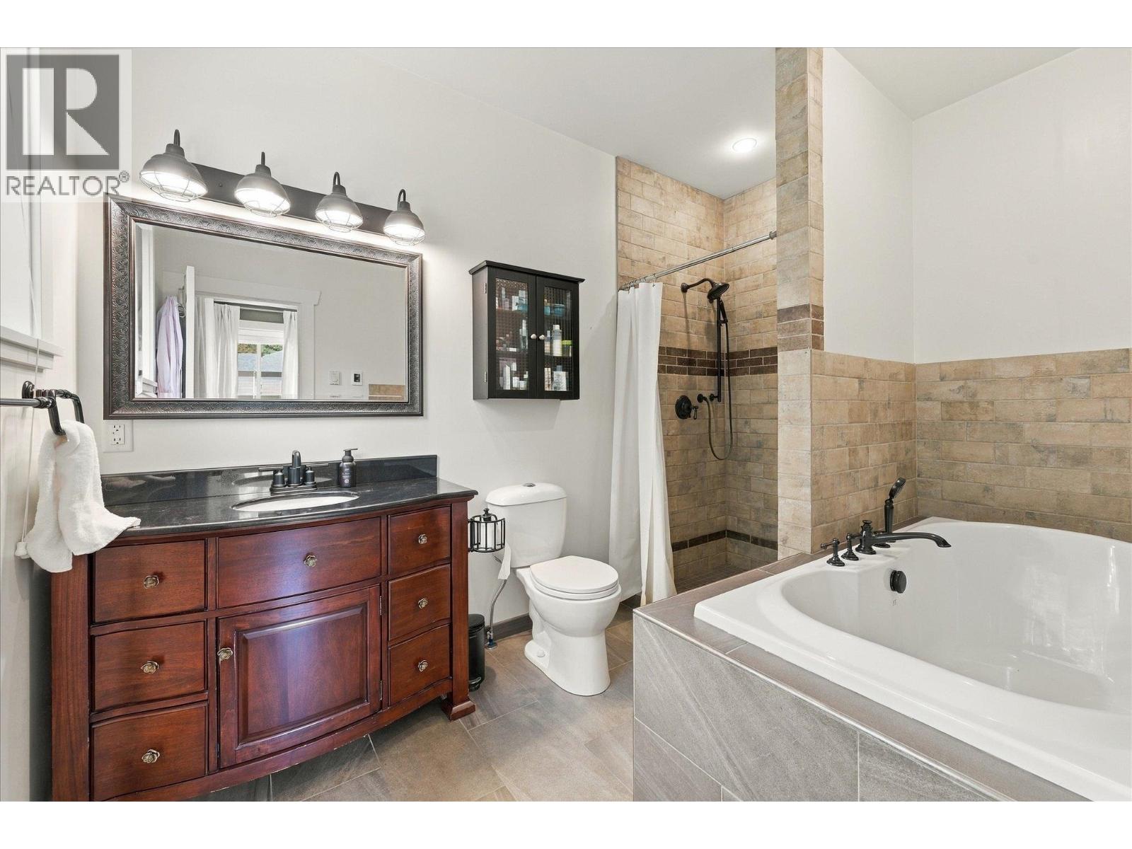 38590 Westway Avenue Property Photo 22