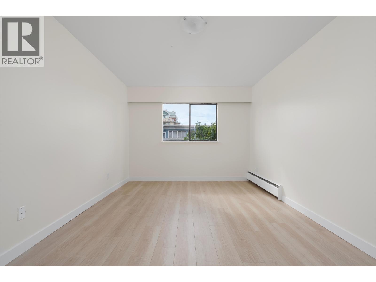 204 127 E 4th Street Property Photo 15
