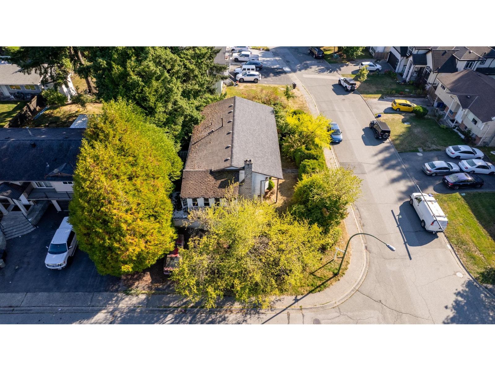 7946 116 A Street Property Photo 3