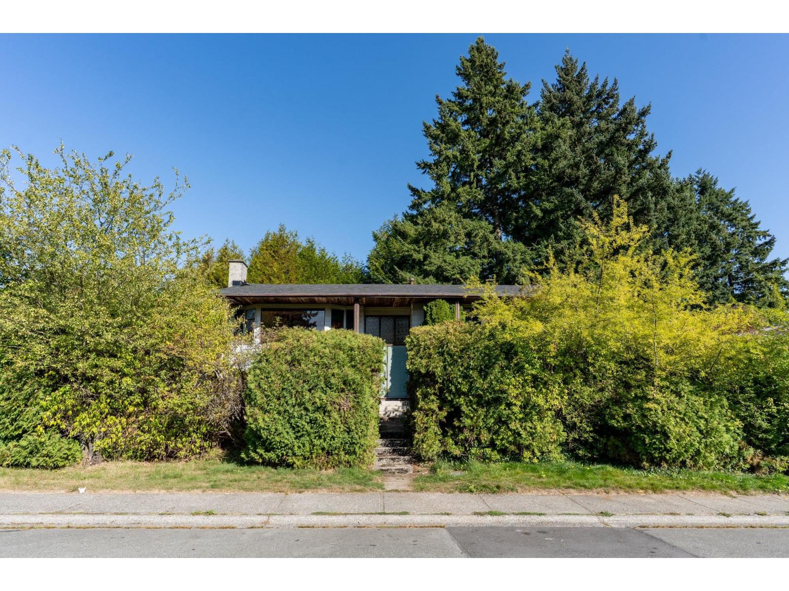 7946 116 A Street Property Photo 4
