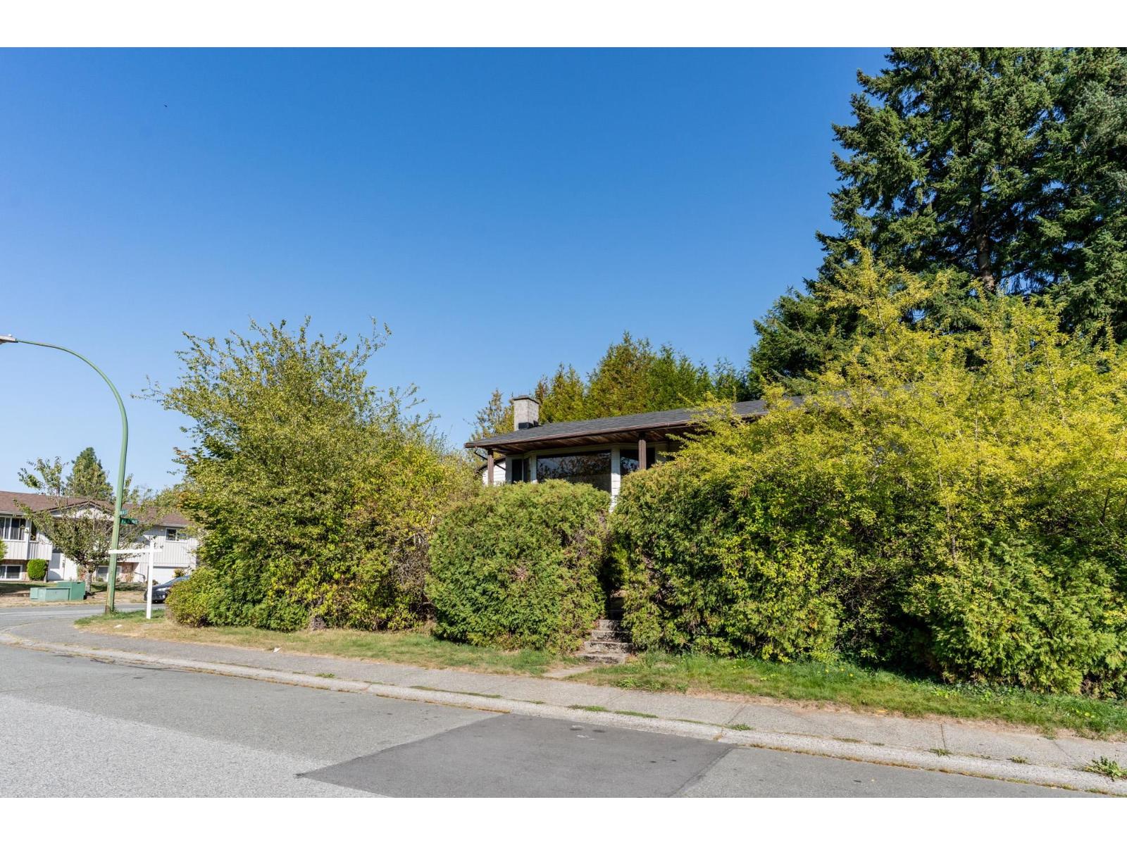 7946 116 A Street Property Photo 5