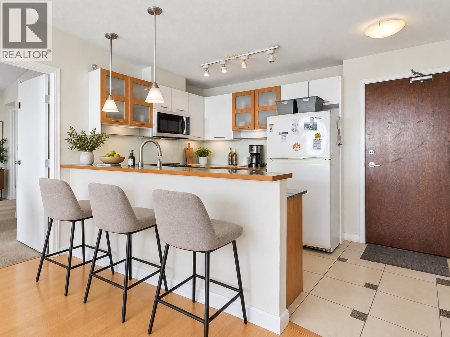 1703 7831 Westminster Highway Property Photo 4
