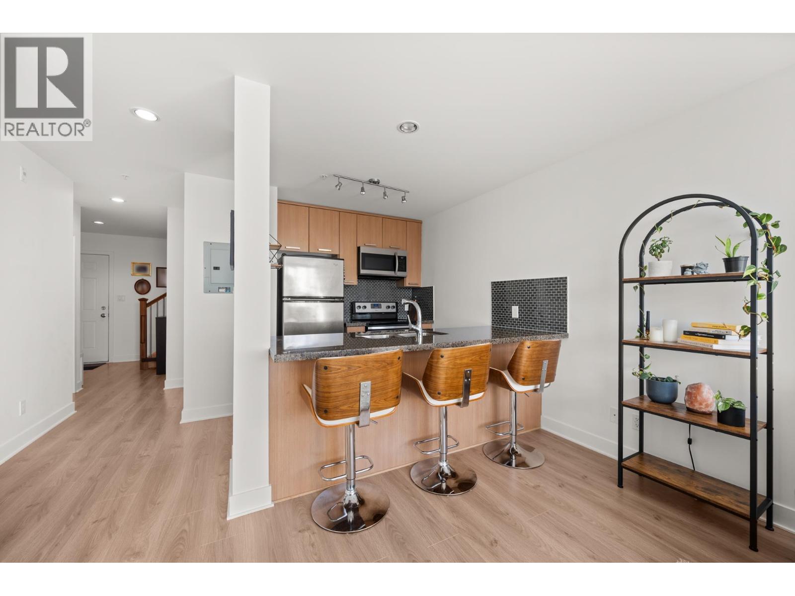 406 3255 Smith Avenue Property Photo 11