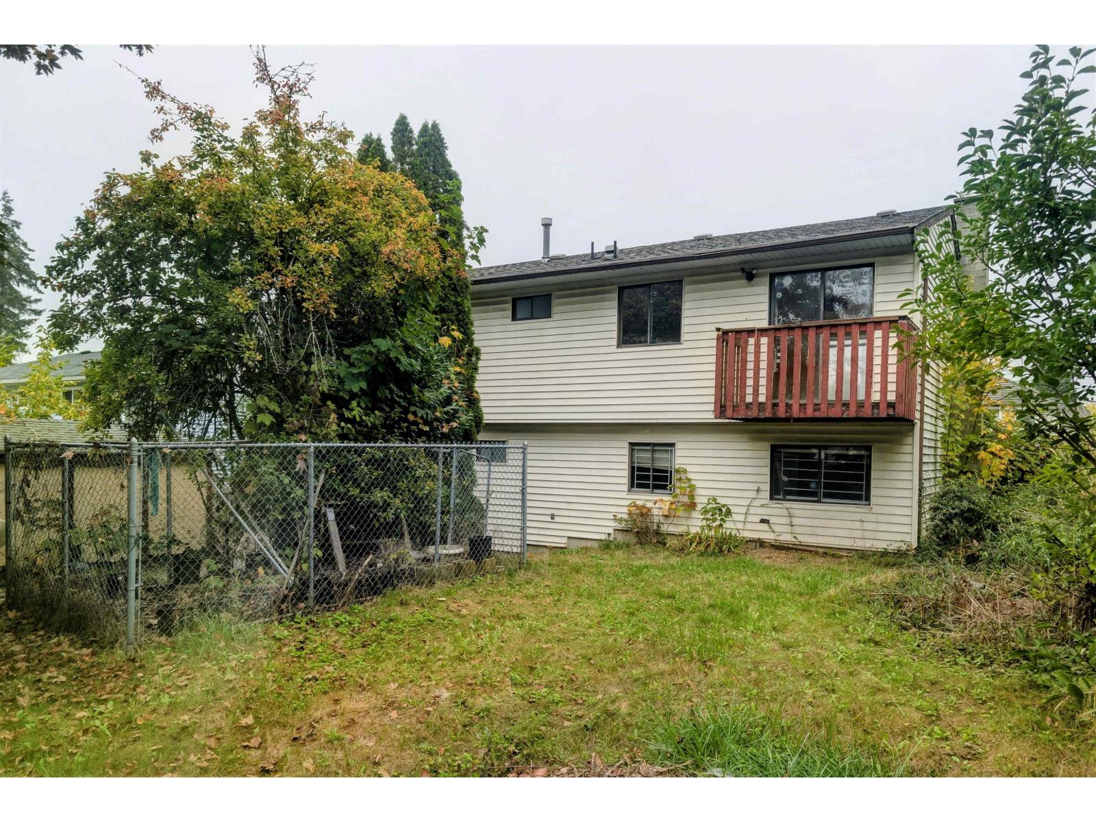 18256 64 Avenue Property Photo 3