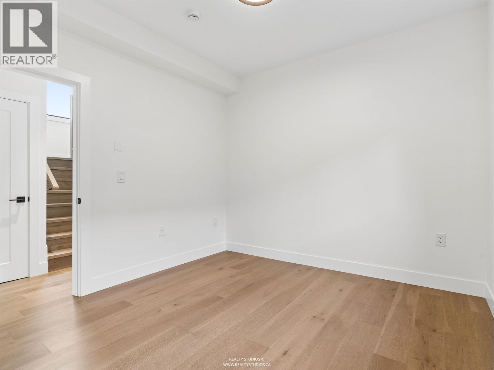 1 878 E 37th Avenue Property Photo 16