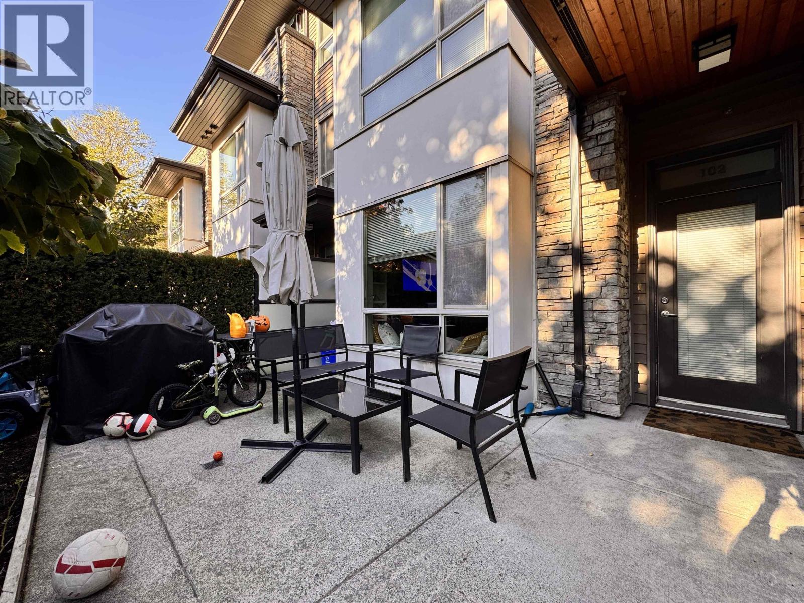 102 7488 Byrnepark Walk Property Photo 2