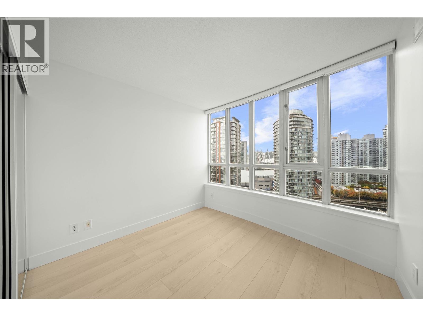 2501 63 Keefer Place Property Photo 10