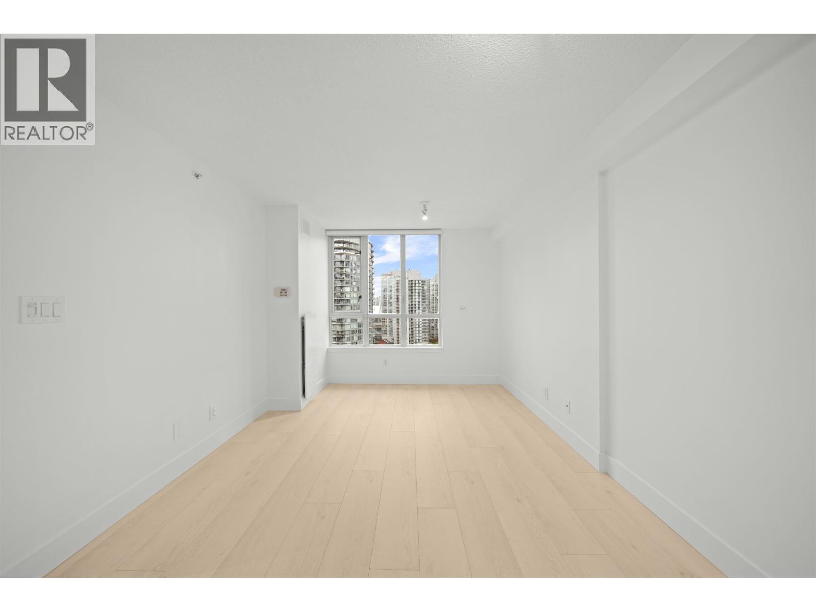 2501 63 Keefer Place Property Photo 13