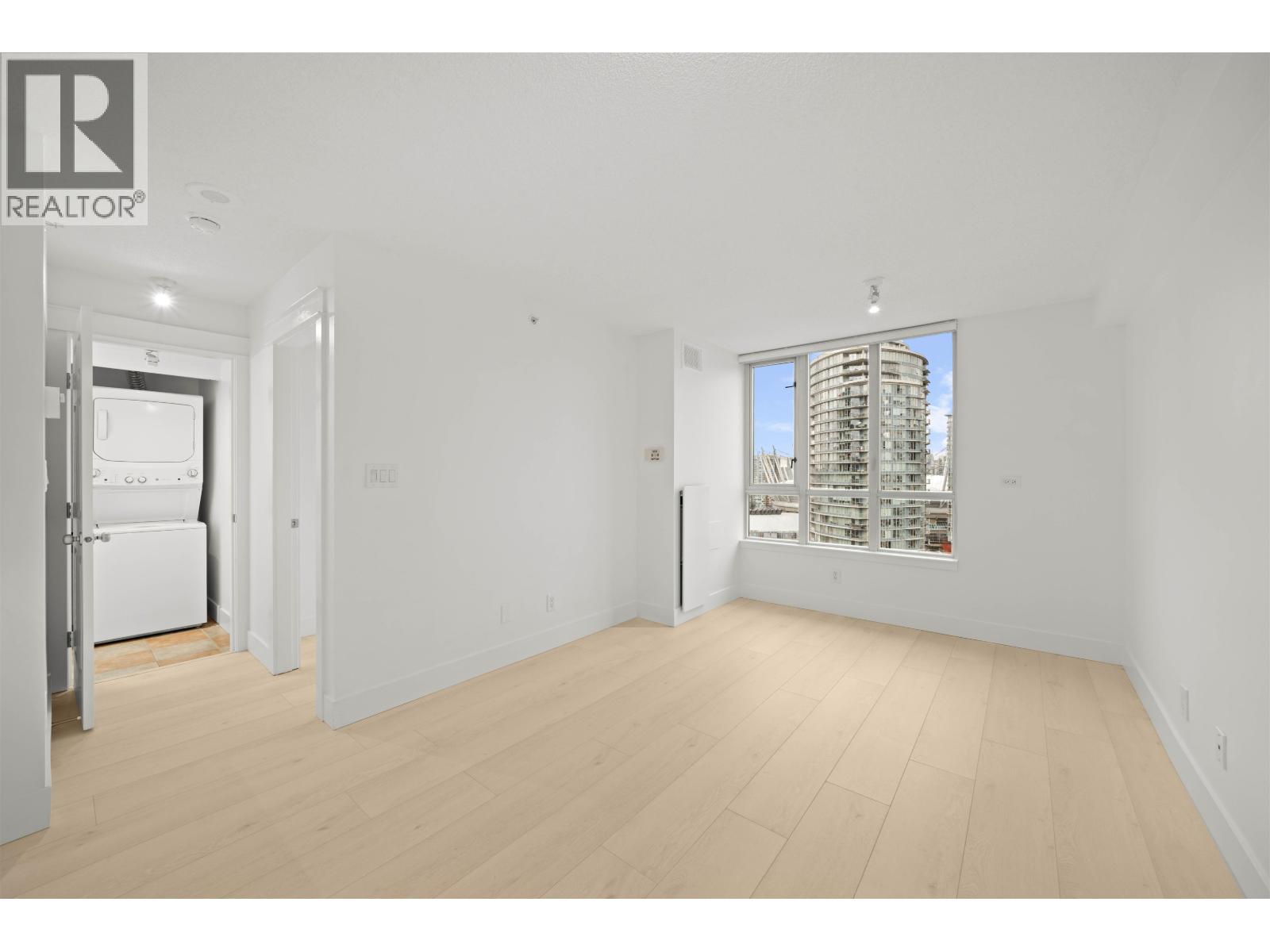 2501 63 Keefer Place Property Photo 14