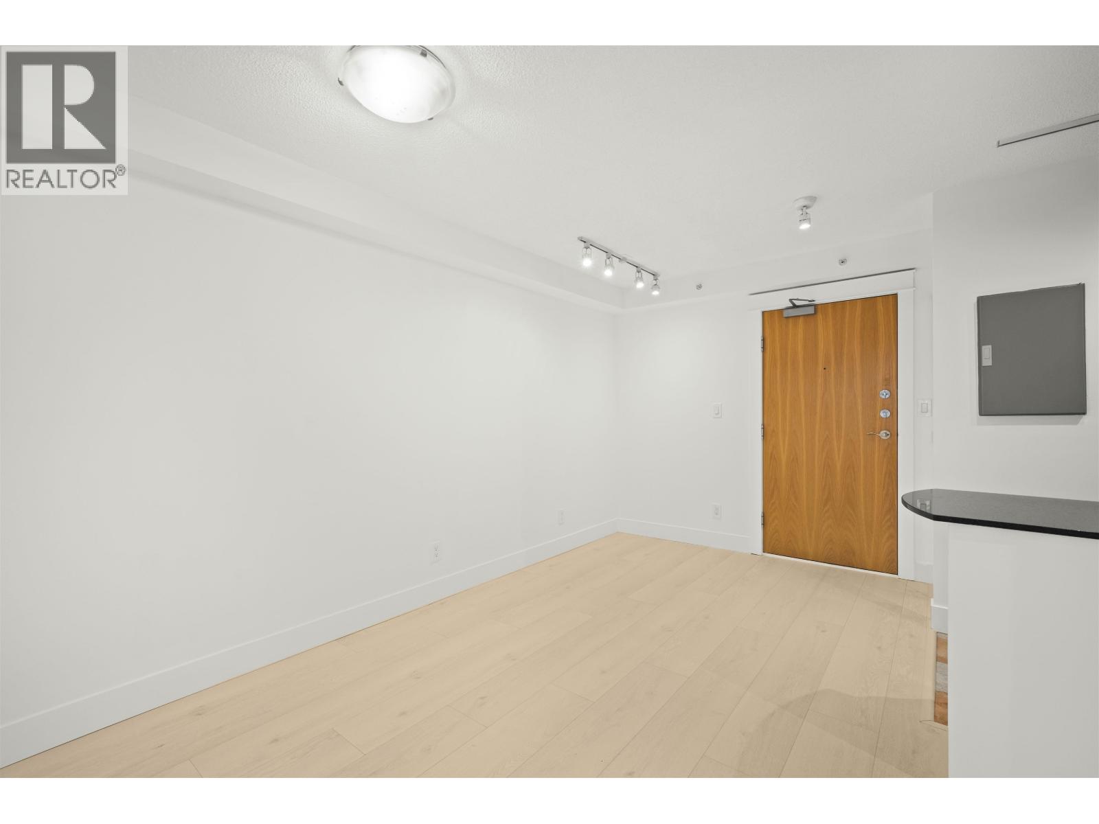 2501 63 Keefer Place Property Photo 15