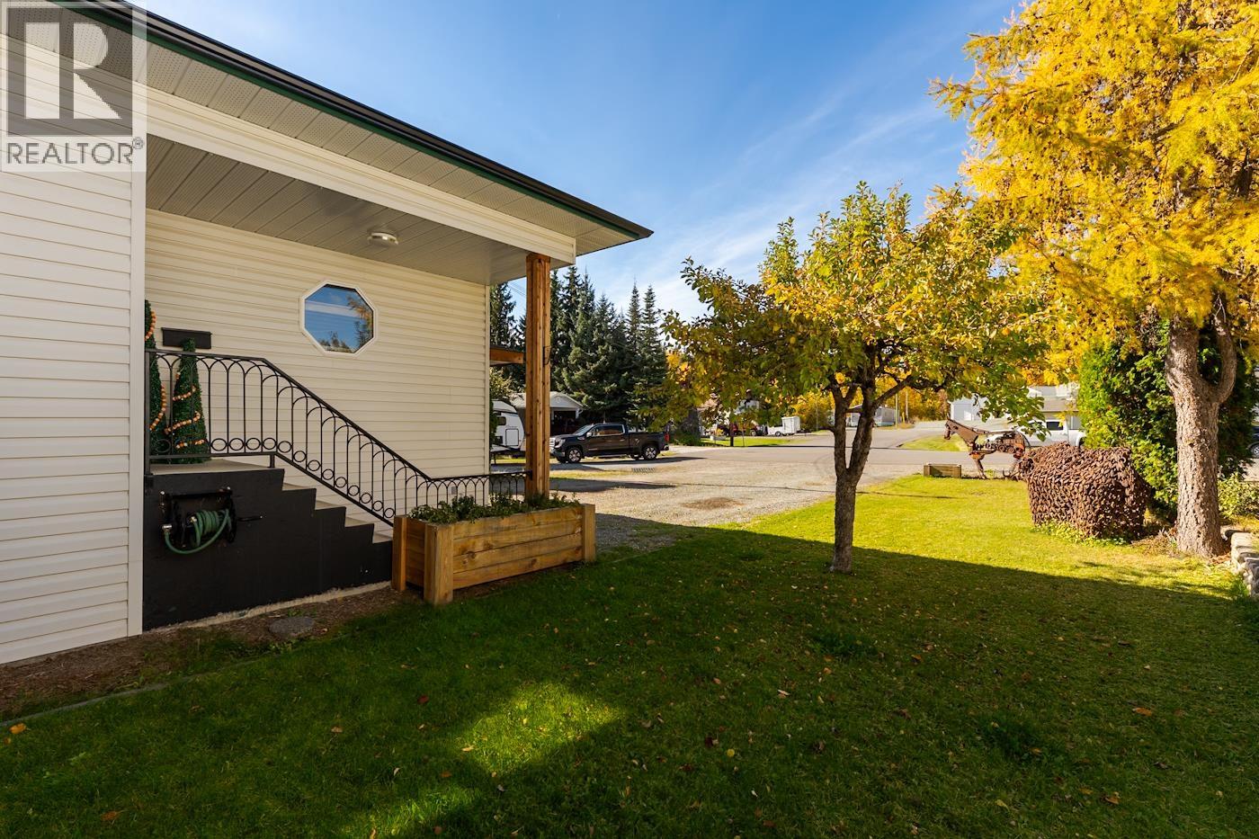 6060 Springall Crescent Property Photo 3