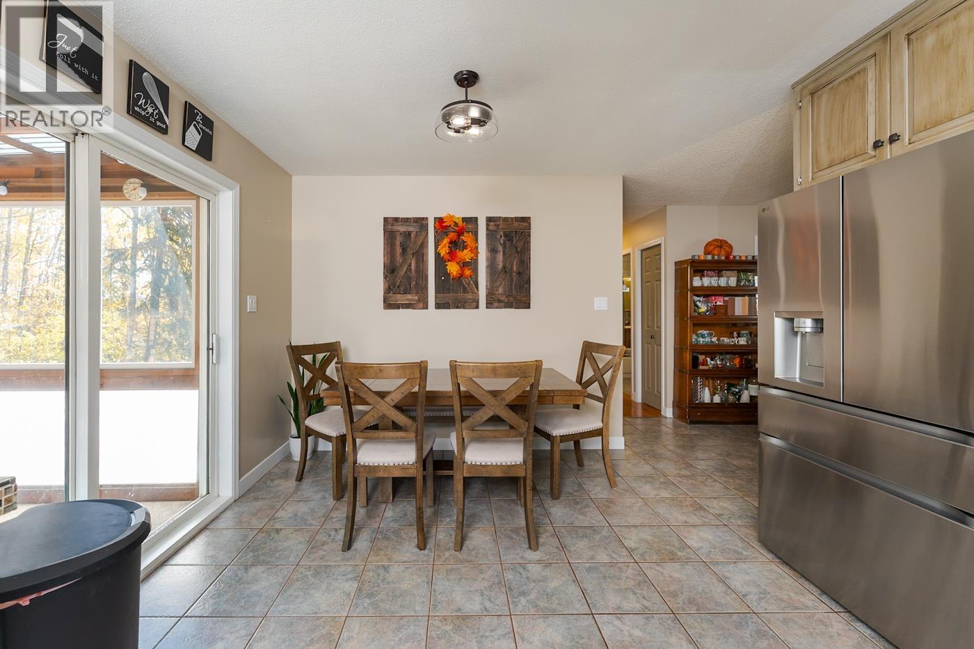 6060 Springall Crescent Property Photo 14