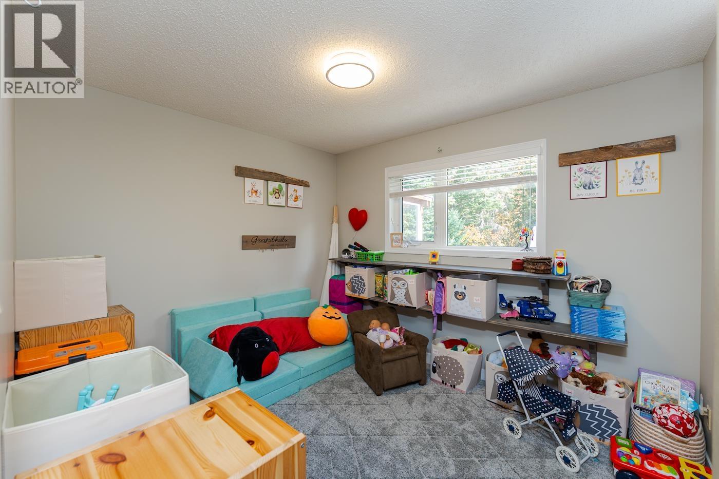 6060 Springall Crescent Property Photo 17