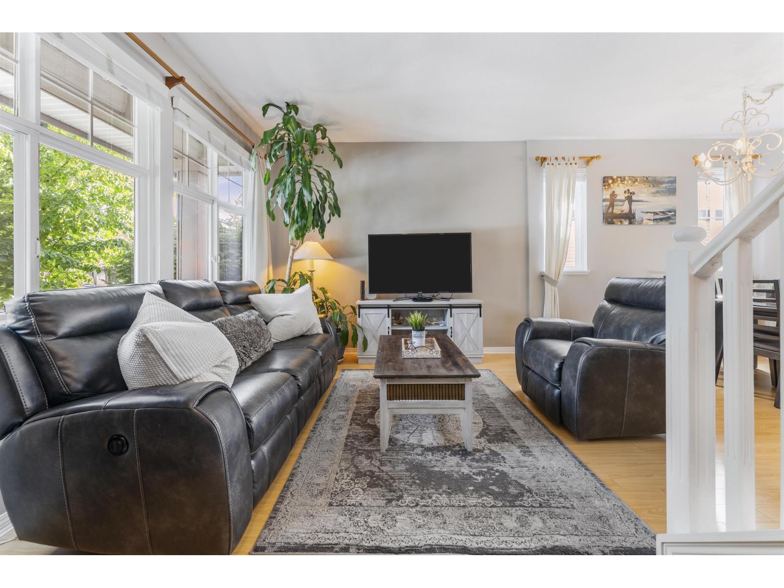 14876 56a Avenue Property Photo 4