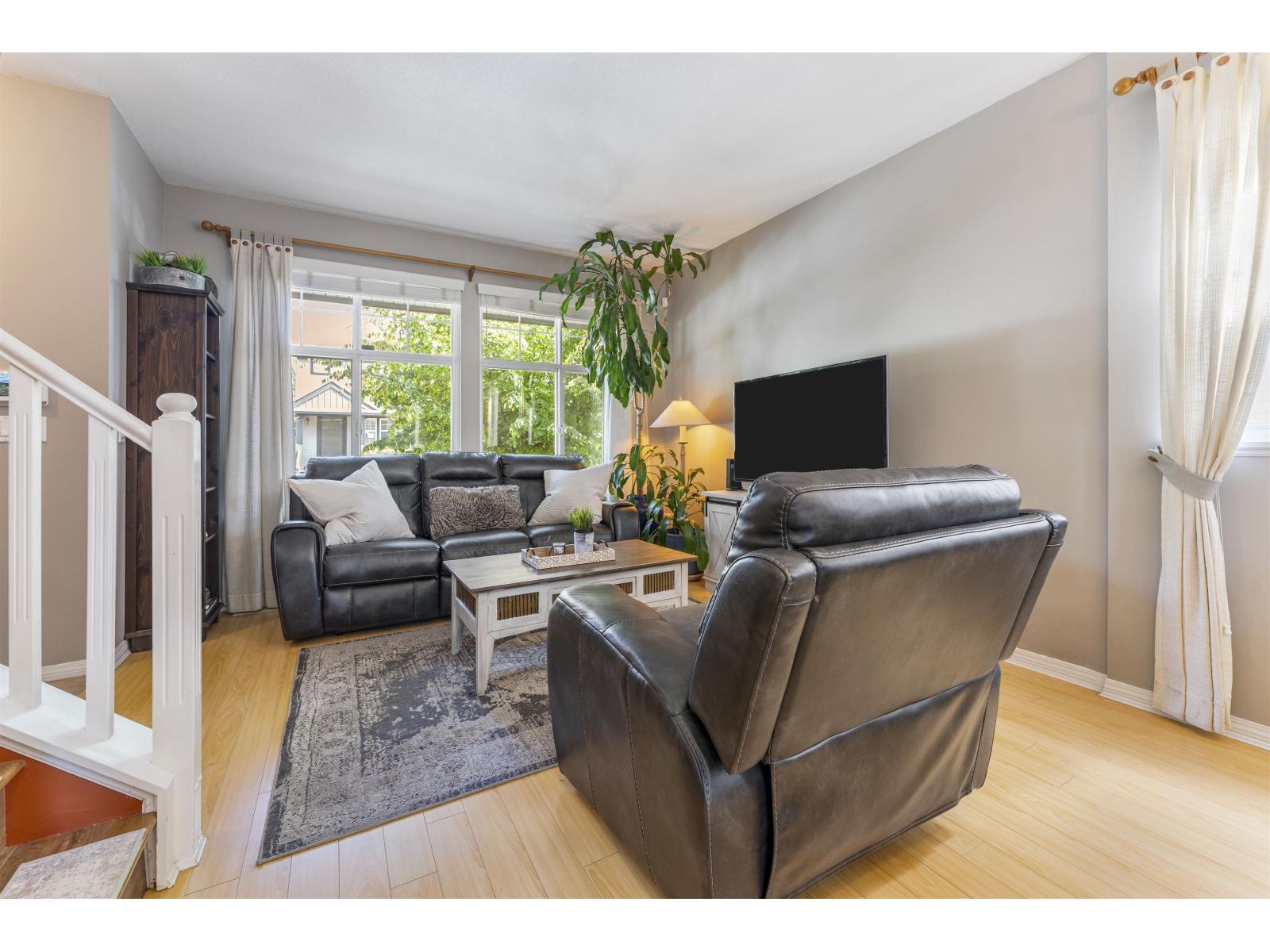 14876 56a Avenue Property Photo 5
