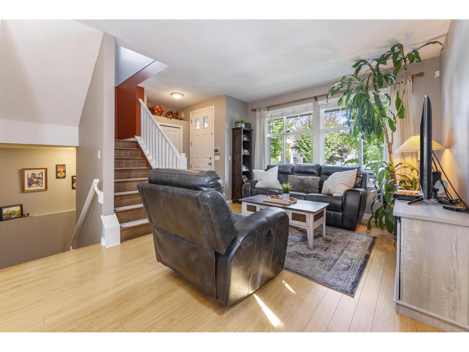 14876 56a Avenue Property Photo 6