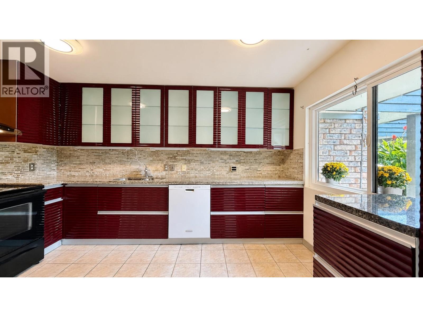 143 3031 Williams Road Property Photo 4