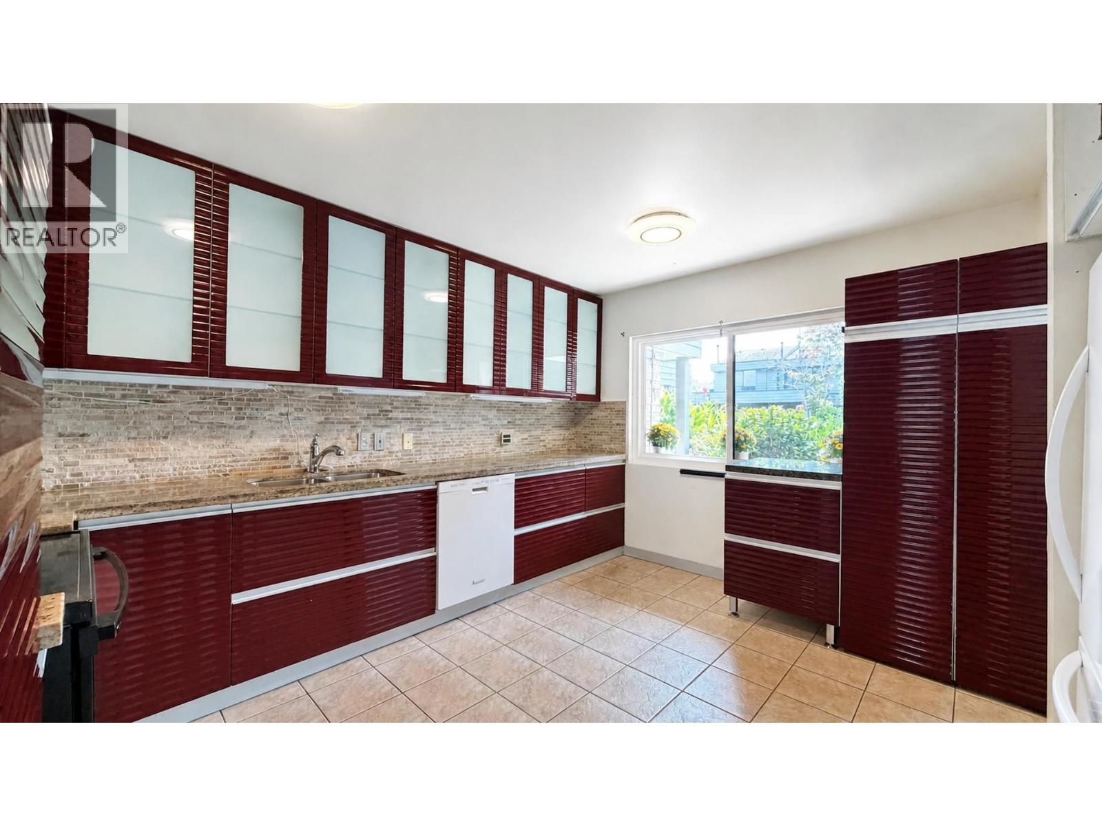 143 3031 Williams Road Property Photo 5