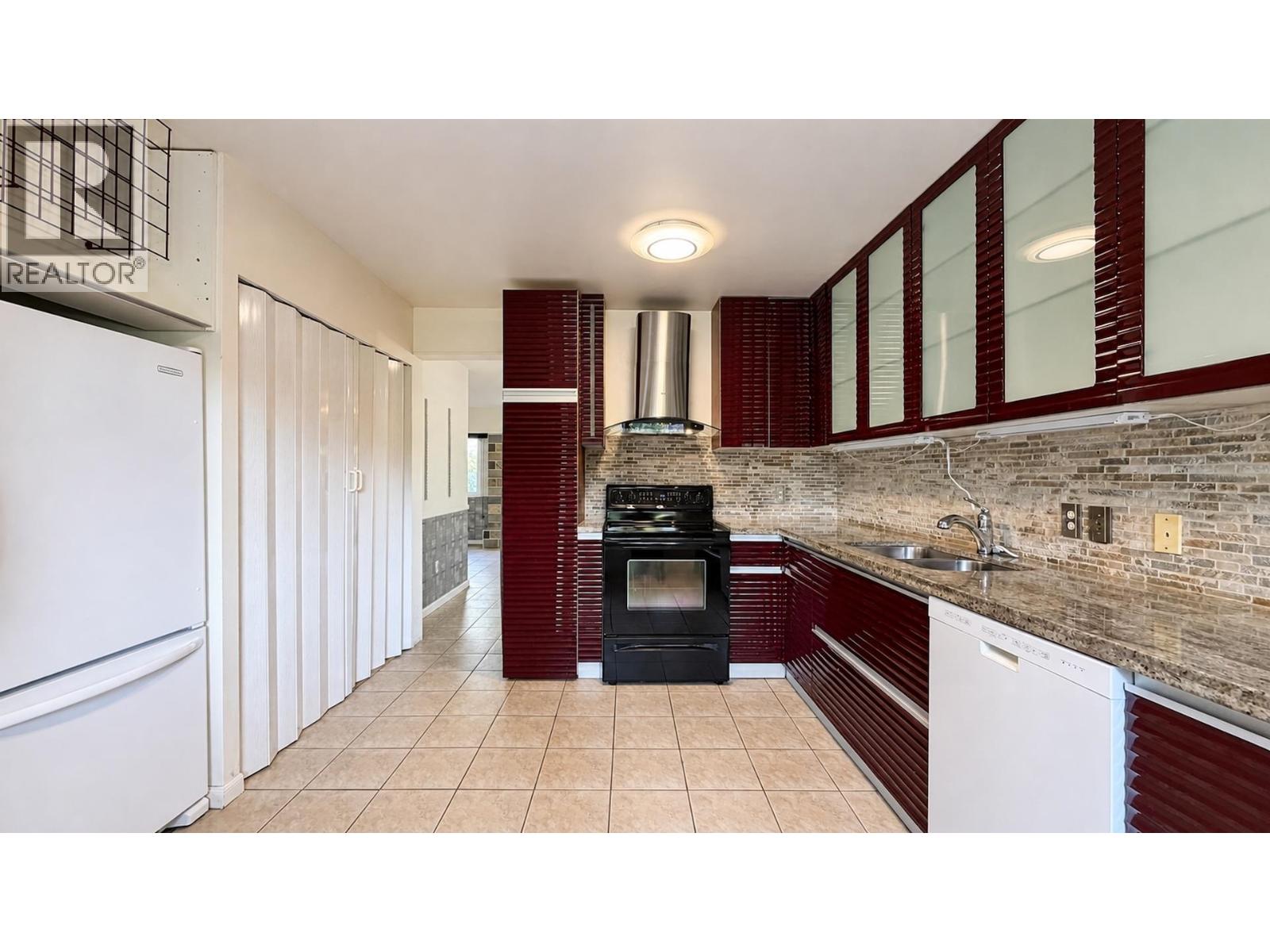 143 3031 Williams Road Property Photo 6