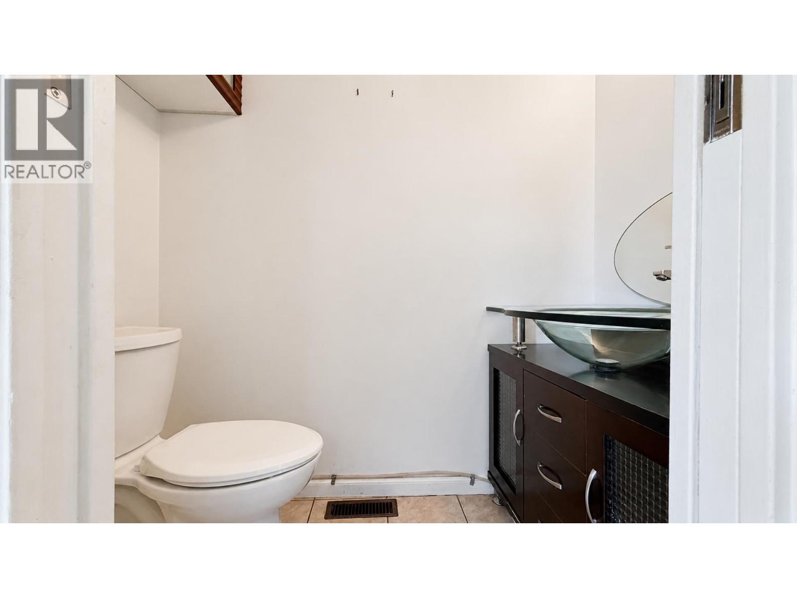 143 3031 Williams Road Property Photo 10