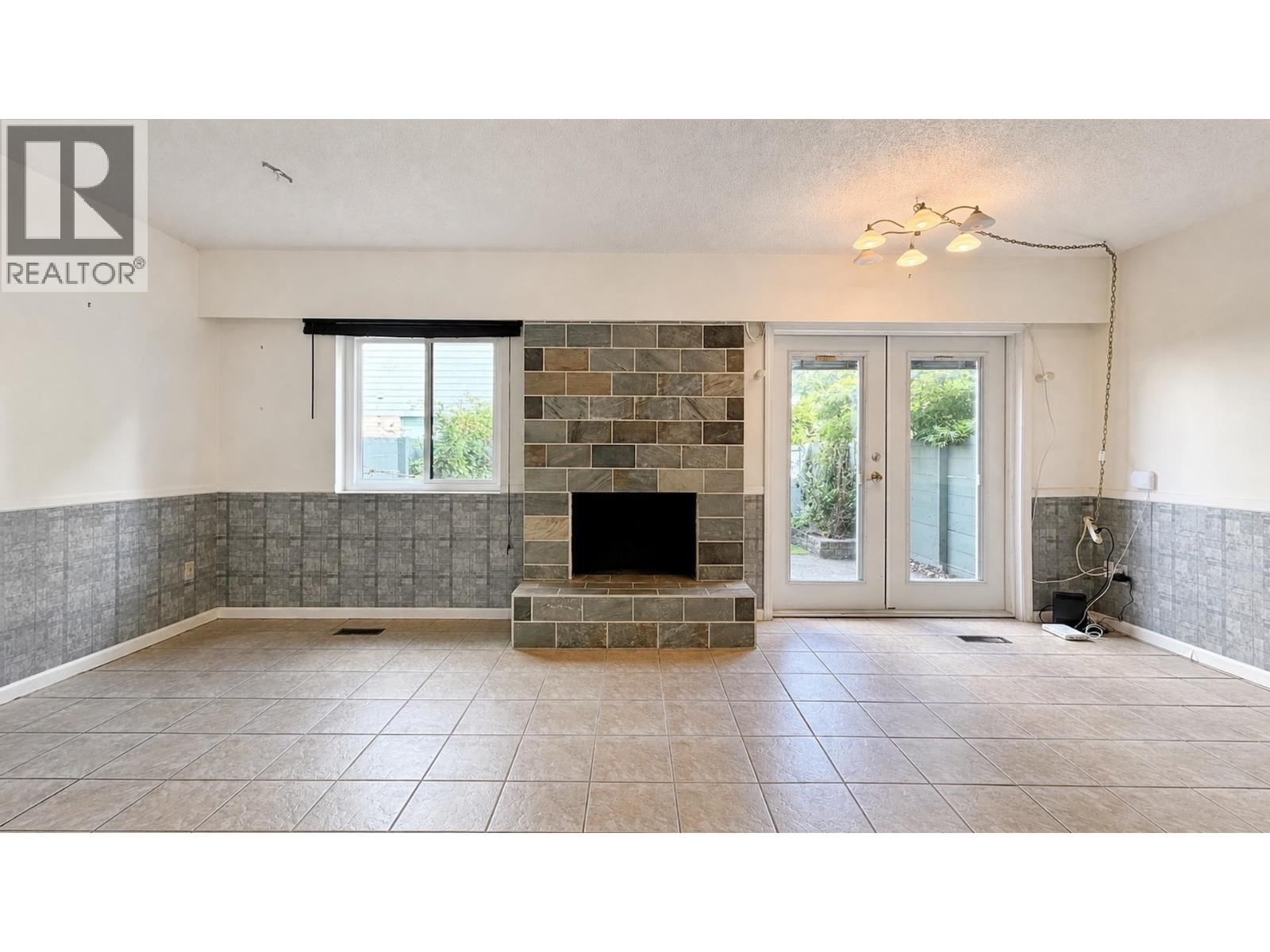 143 3031 Williams Road Property Photo 11