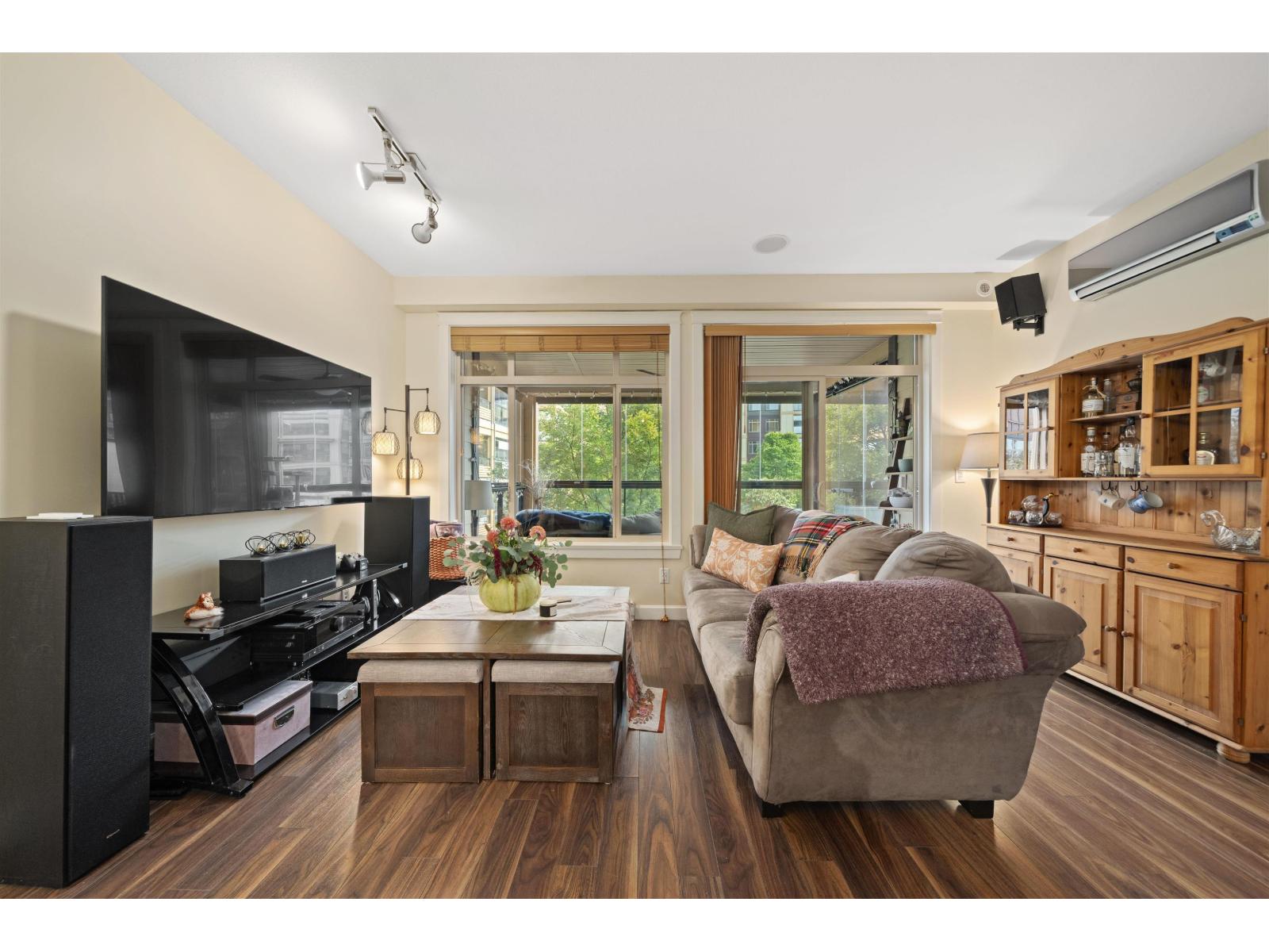 208 2860 Trethewey Street Property Photo 11