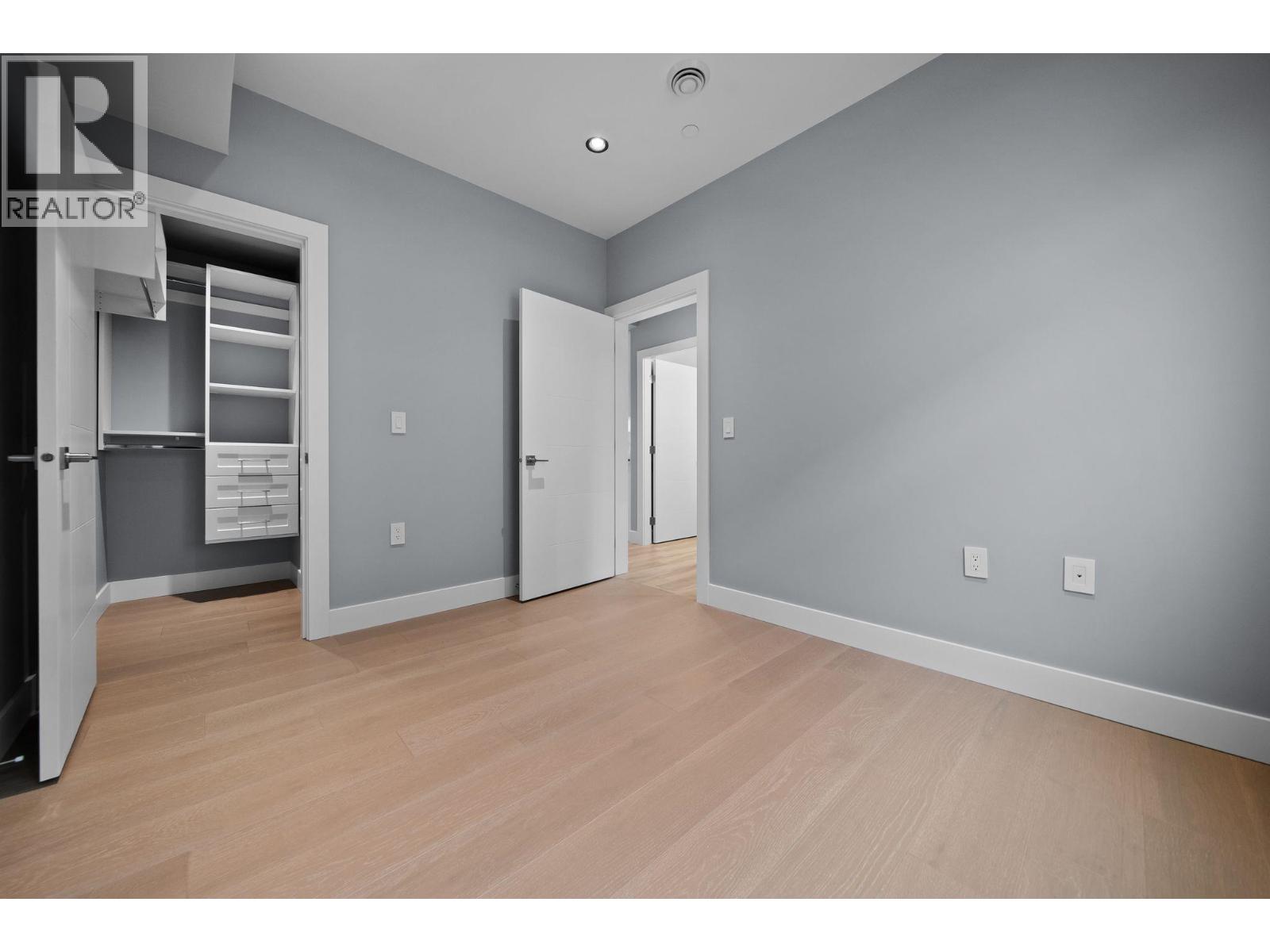 1 2557 W King Edward Avenue Property Photo 11