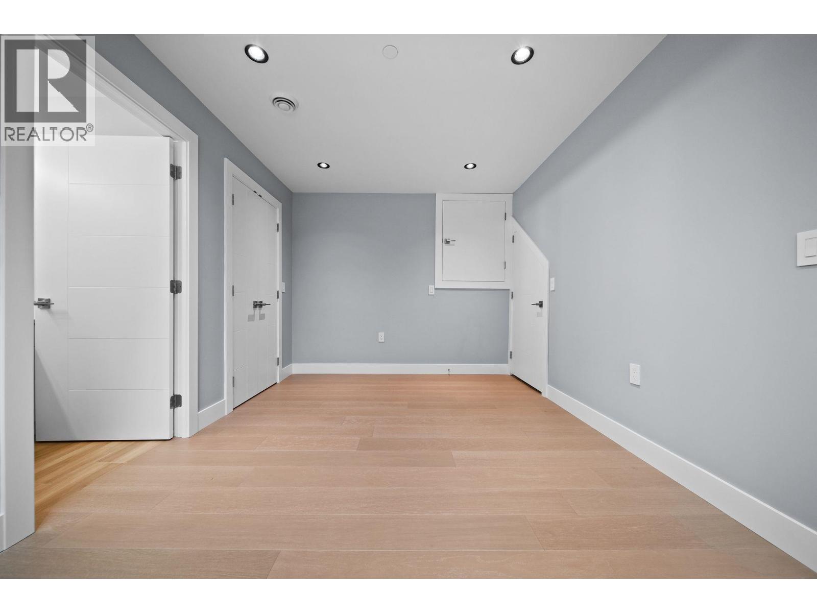 1 2557 W King Edward Avenue Property Photo 17