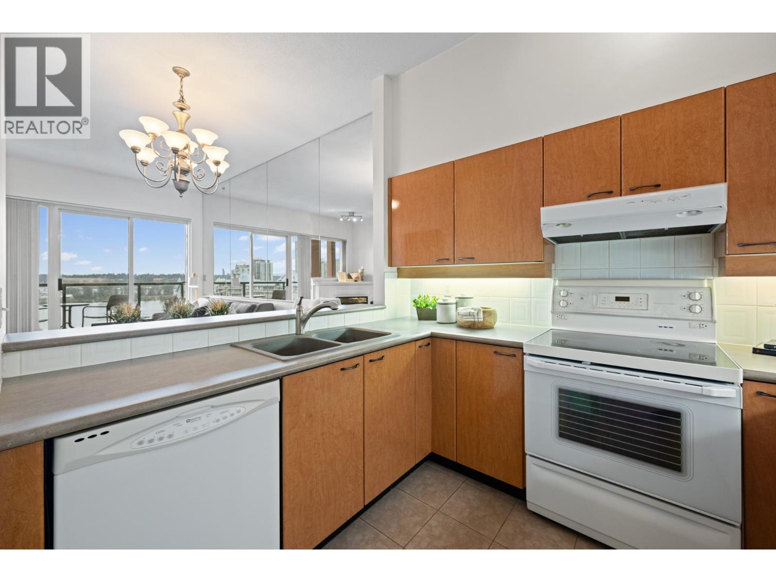 2102 10 Laguna Court Property Photo 8