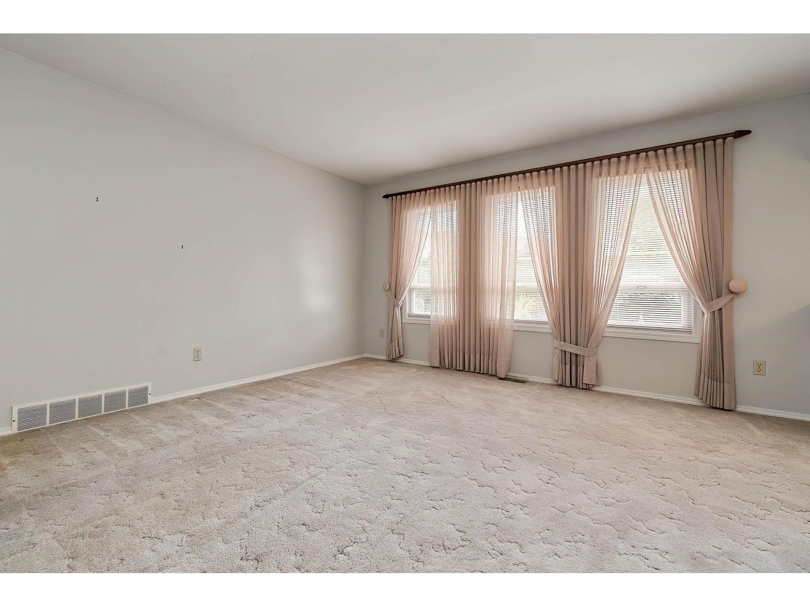46634 Elliott Avenue Property Photo 4