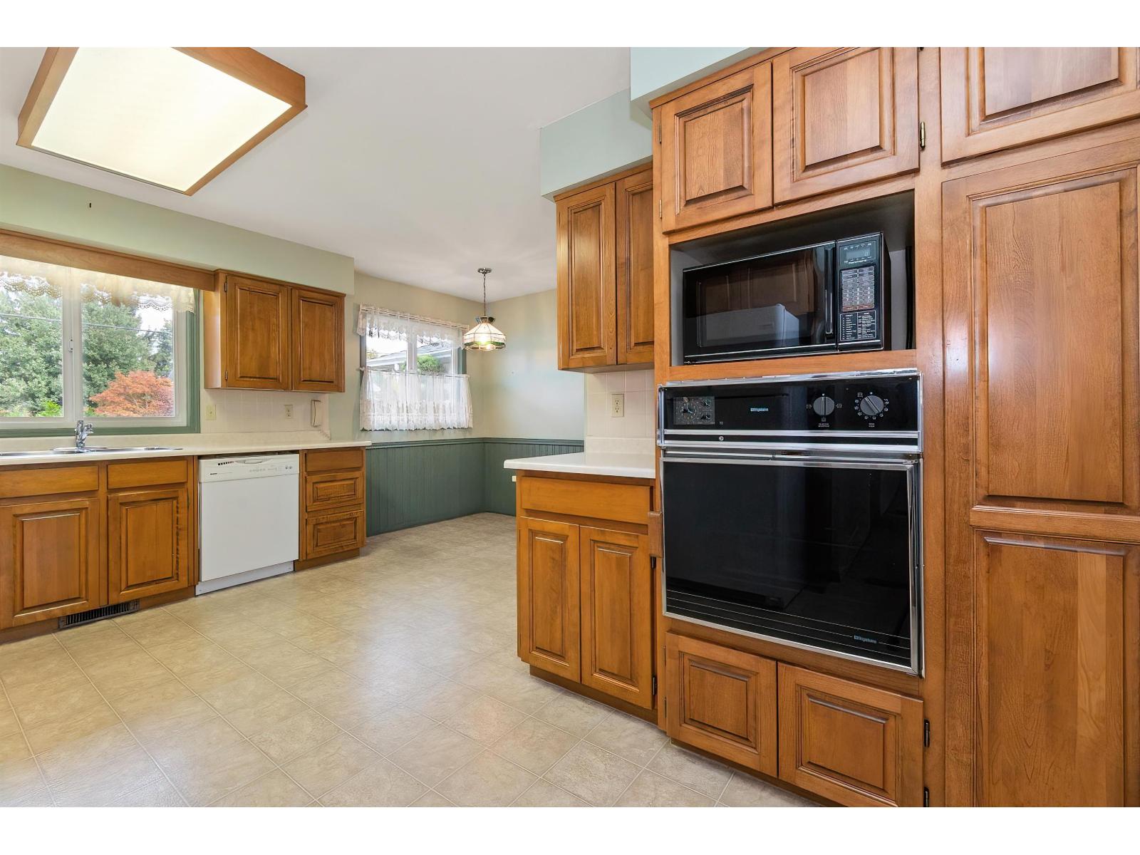 46634 Elliott Avenue Property Photo 10