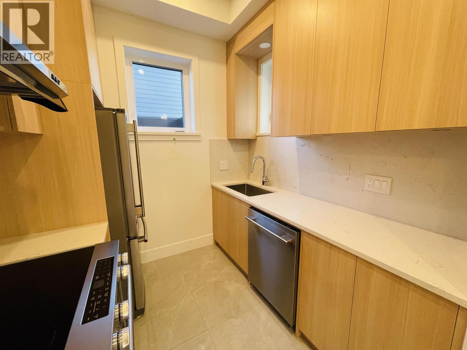 2 2452 Harrison Drive Property Photo 6