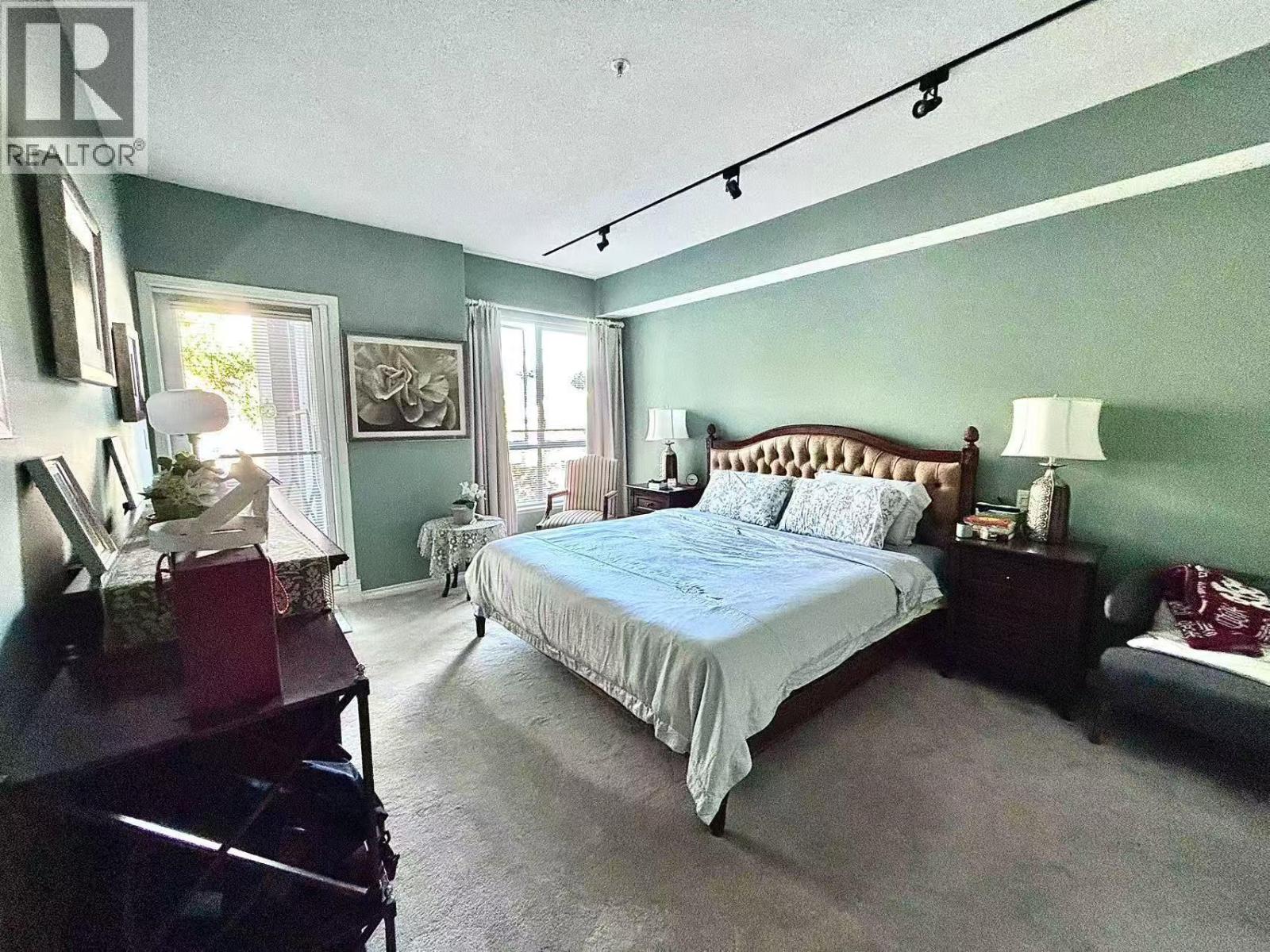 209 5670 Hampton Place Property Photo 3